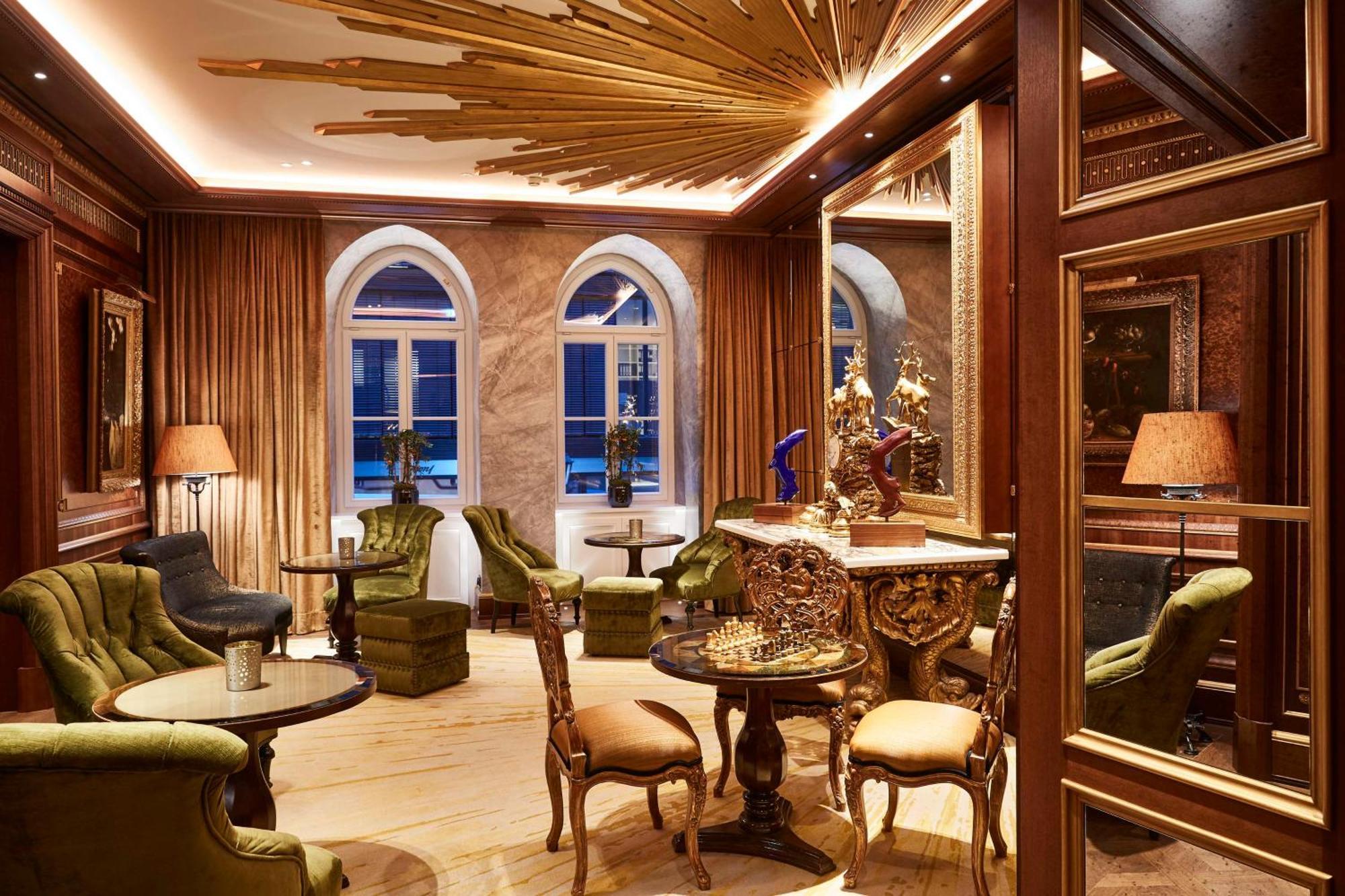 Vier Jahreszeiten Kempinski Muenchen Exterior photo The lounge at the hotel