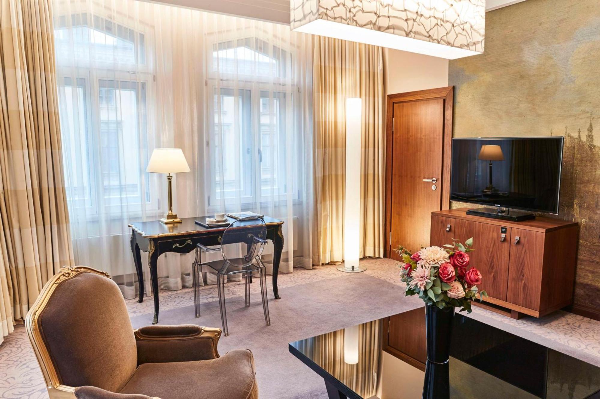 Vier Jahreszeiten Kempinski Muenchen Exterior photo Suite