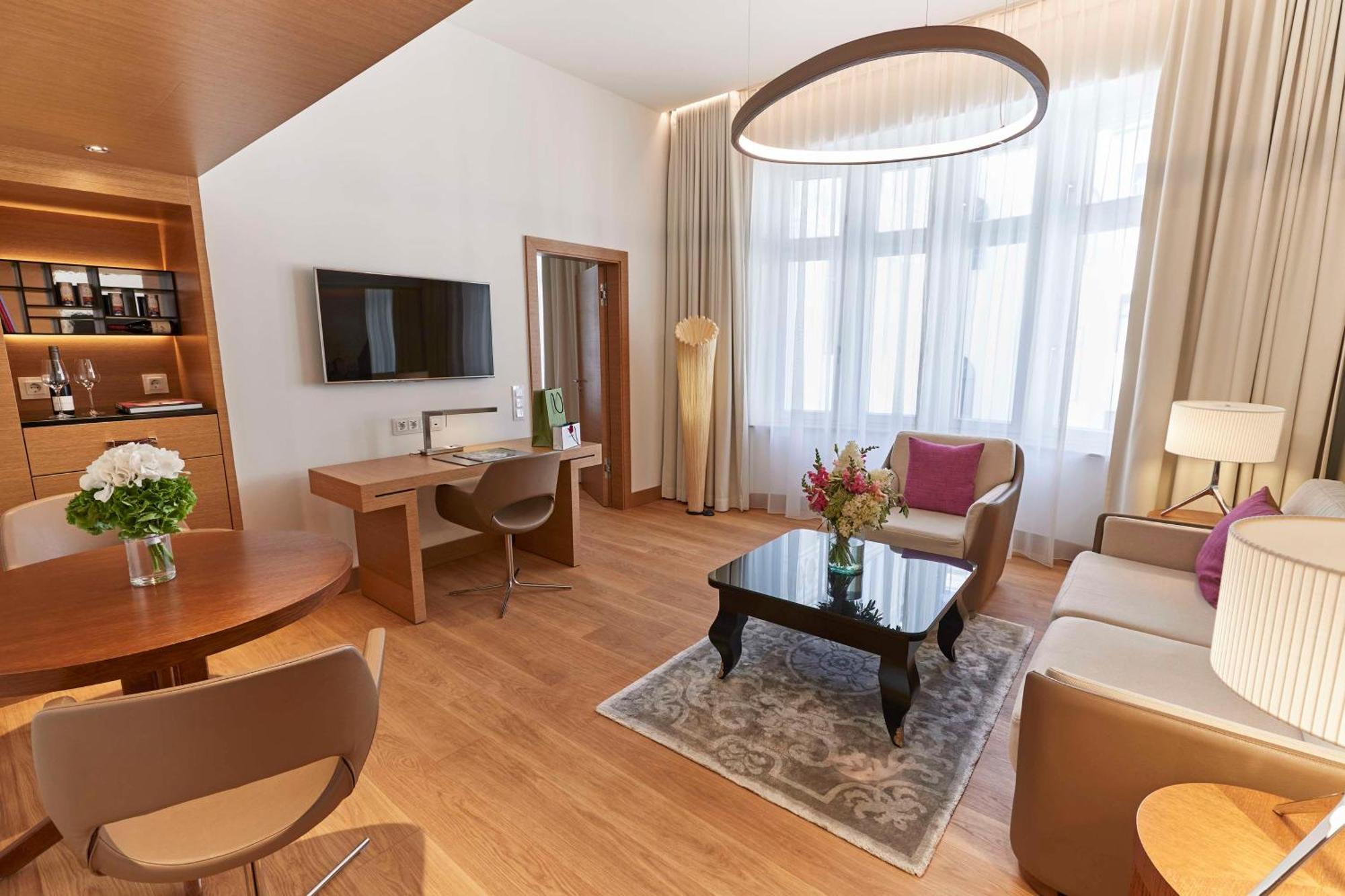 Vier Jahreszeiten Kempinski Muenchen Exterior photo Suite